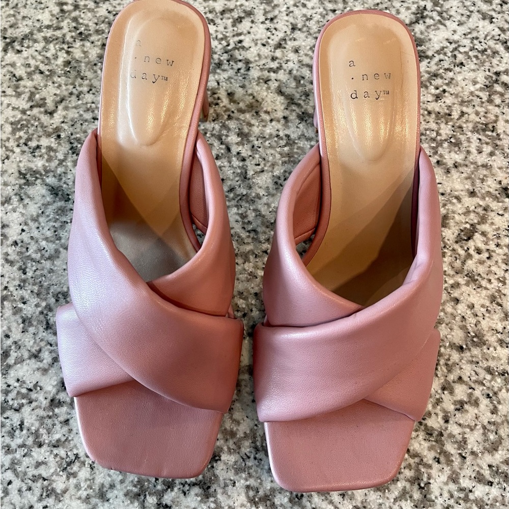 Mauve thick heels- only worn once in great condition. Size 7 originally $30